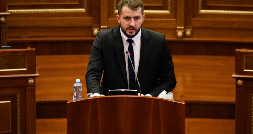 Lushtaku: Ftesa e Speciales për Kurtin mund të jetë inskenuar nga pushteti