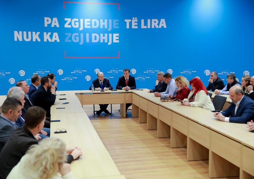  Berisha: Mosbindje civile dhe votë. Grupet e punës, t’i shtoni, të sillni propozimet. Ne jemi shpresa e fundit dhe kjo është e vërteta