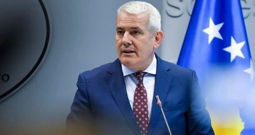 Operacioni kundër trafikimit të armëve, Sveçla përgëzon Policinë e Kosovës dhe të Shqipërisë   