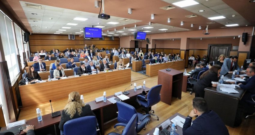 Votohet propozimi, administrata e Komunës së Prishtinës do të marrë pagën e 13-të këtë vit