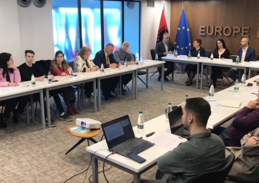 Studimi/ VOA: Rama e përdor buxhetin e shtetit për ndikime elektorale