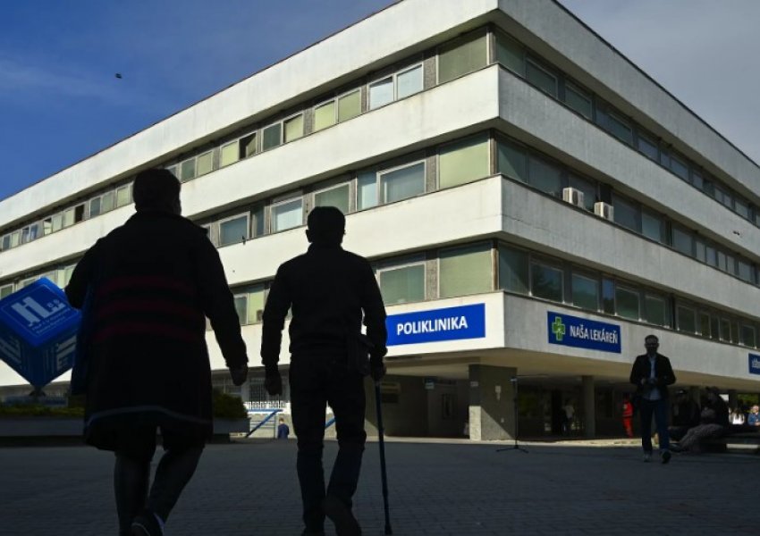 Sllovakia miraton ligjin që i ndalon mjekët të protestojnë kundër pagave të ulëta dhe i detyron ata të vazhdojnë punën