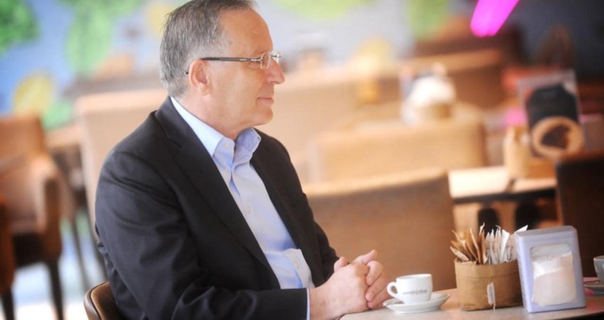 “Espresso me Bedri Hamzën”, Hamza me fushatë kreative nëpër Kosovë për takime me qytetarë