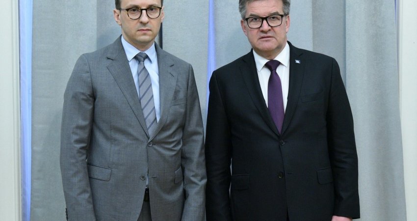 Nis takimi midis Petkoviq dhe Lajçak