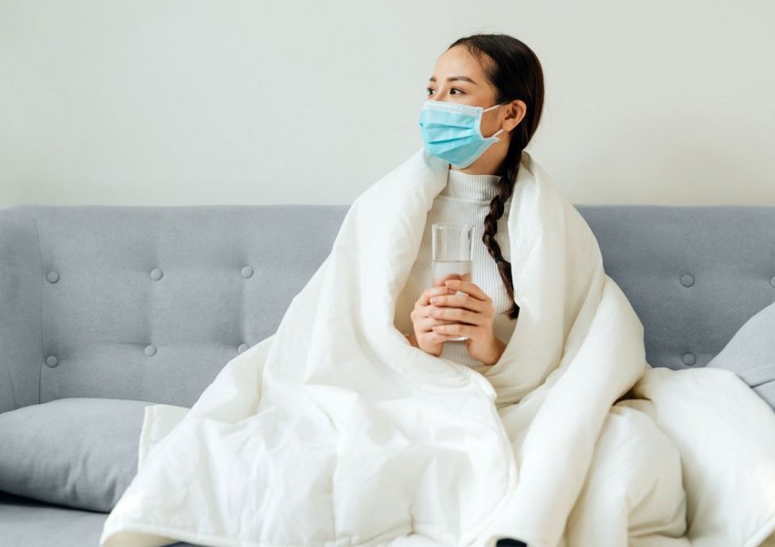 Sa kohë jeni infektues pas prekjes nga një virus?