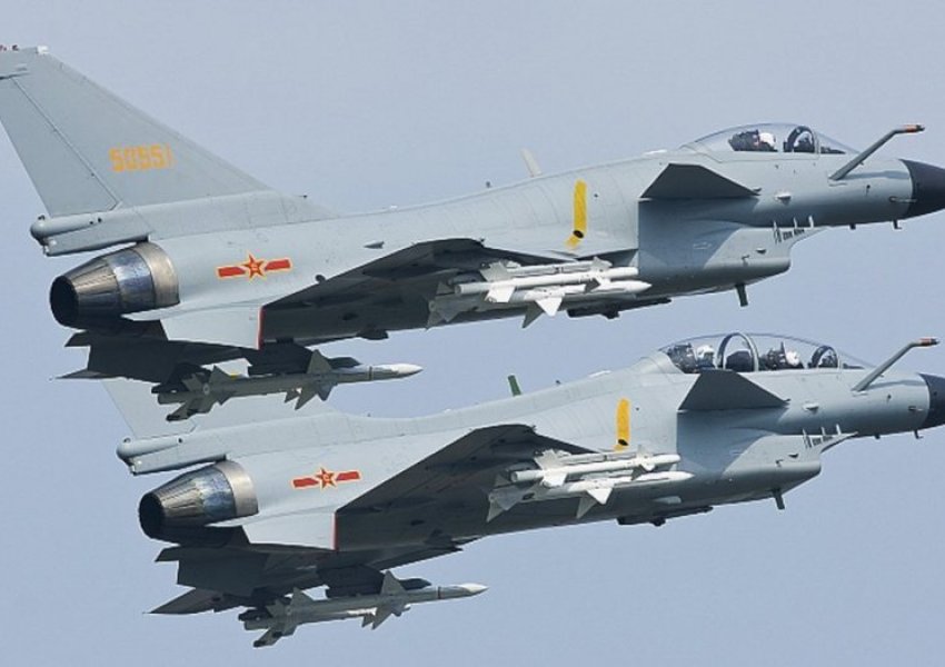 Alarmi i Ministrisë së Mbrojtjes: 15 avionë kinezë dhe 13 anije në ngushticën e Tajvanit