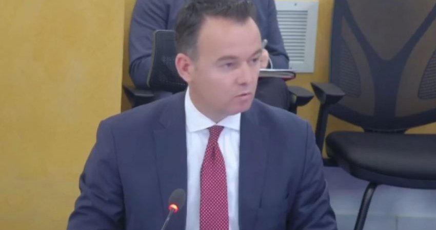 Peci: Çdo përafrim i LDK-së me PDK-në e çon drejt shkatërrimit, me VV-në konsolidohet