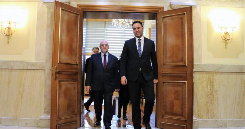 Konjufca pret në takim lamtumirës ambasadorin Hovenier