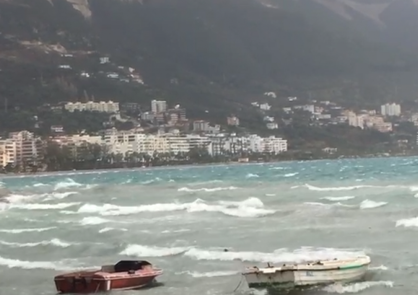 Moti i keq në Vlorë, ndalohet lundrimi i anijeve të peshkimit 