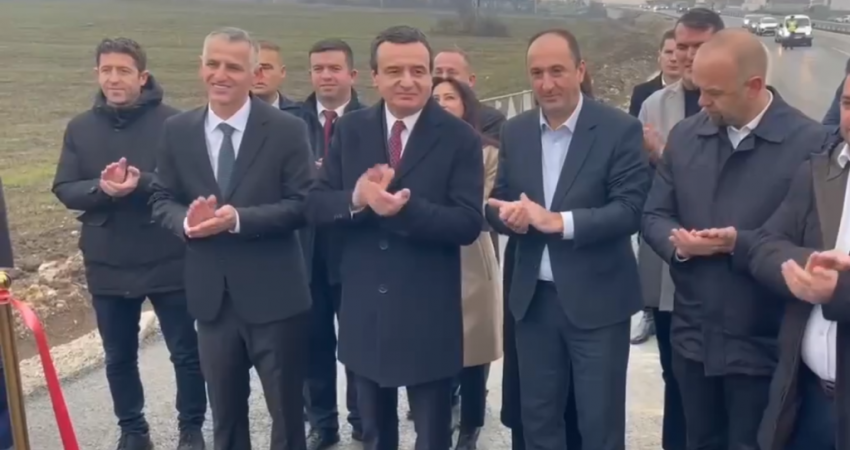 Përurohet një segment i rrugës Prishtinë-Mitrovicë, Kurti: Kjo rrugë e ka moshën gati të shpalljes së pavarësisë, u nis më 2009
