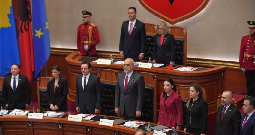 Sot seanca e përbashkët plenare, deputetët shqiptarë dhe kryeministri Edi Rama vijnë në Prishtinë