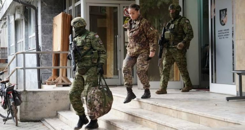 KFOR realizon stërvitje në Pejë, simulohet një ndërhyrje e Forcave të Reagimit të Shpejt për një operacion evakuimi