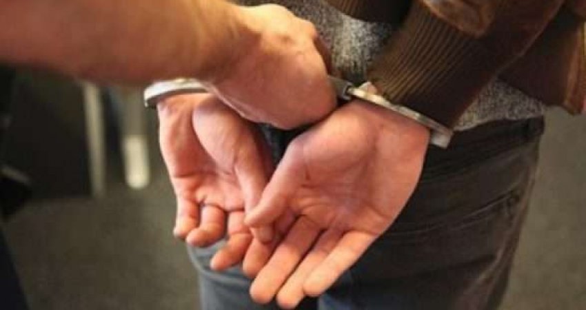 Prishtinë: Gjuajti disa herë në ajër dhe e hodhi armën nga vetura, arrestohet i dyshuari