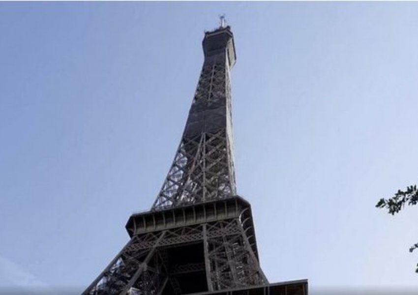 Kulla Eifel në flakë, Parisi në panik