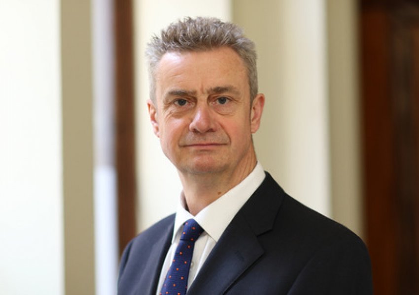 Ambasadori britanik kërkon nga KQZ vlerësim të drejtë për certifikimin e Listës Serbe
