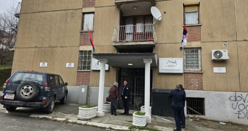 Policia kryen bastisje në objektin te ‘Tre Rrokaqiejtë’ në veri, has në struktura paralele
