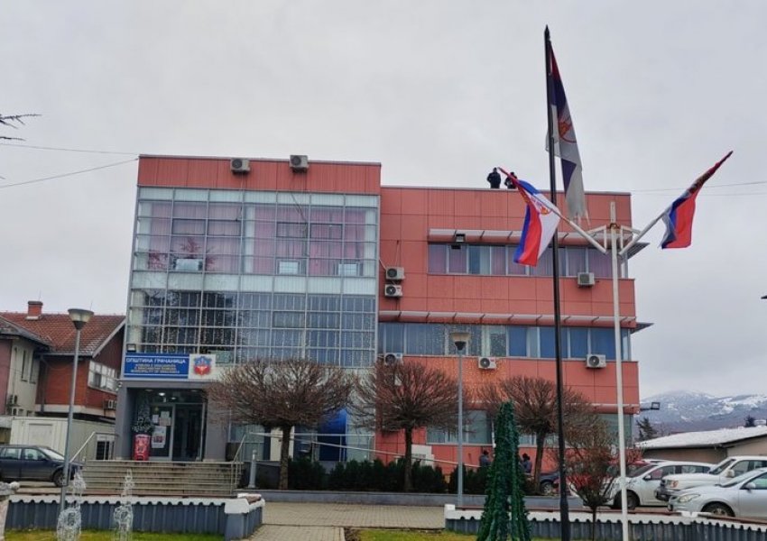 Arrestohen dy zyrtarë të Komunës së Graçanicës nën dyshimin për korrupsion