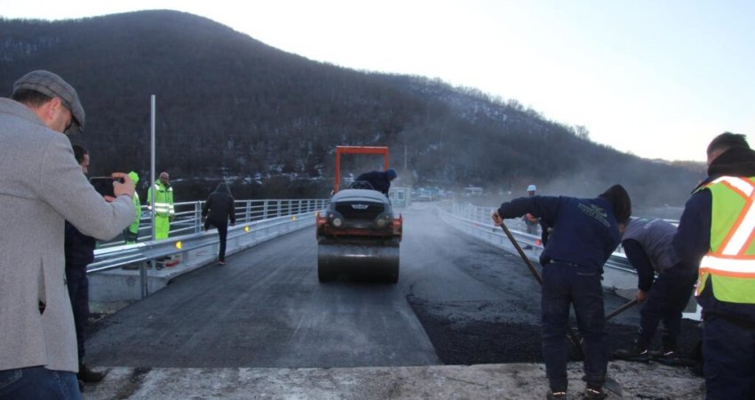 Pas gati dy vitesh, Durmishi thotë se po asfaltohet ura te Liqeni i Badocit