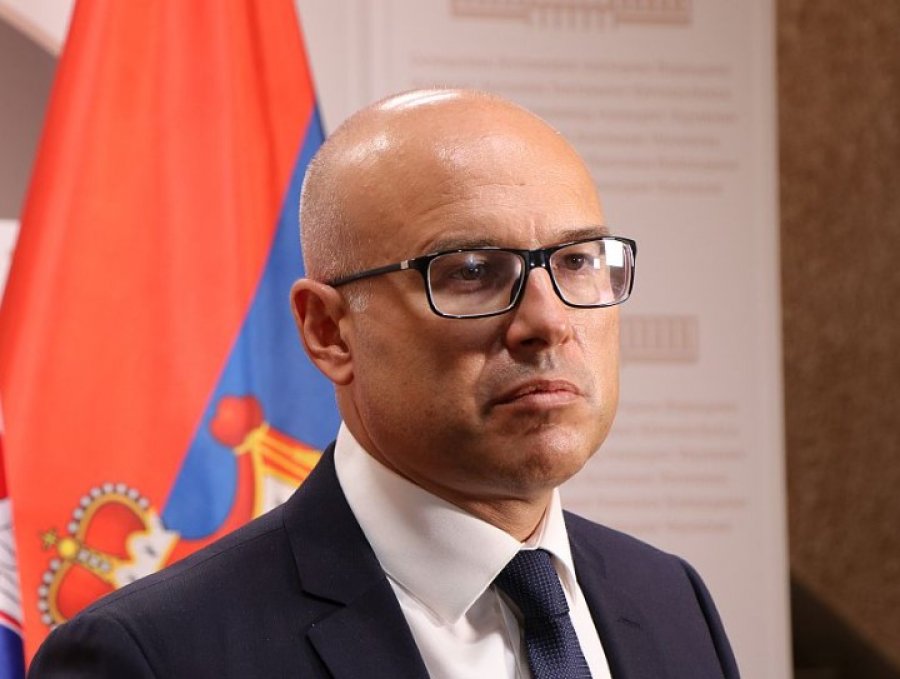 Ministri i Mbrojtjes në Serbi: Do të luftojmë për popullin tonë në Kosovë