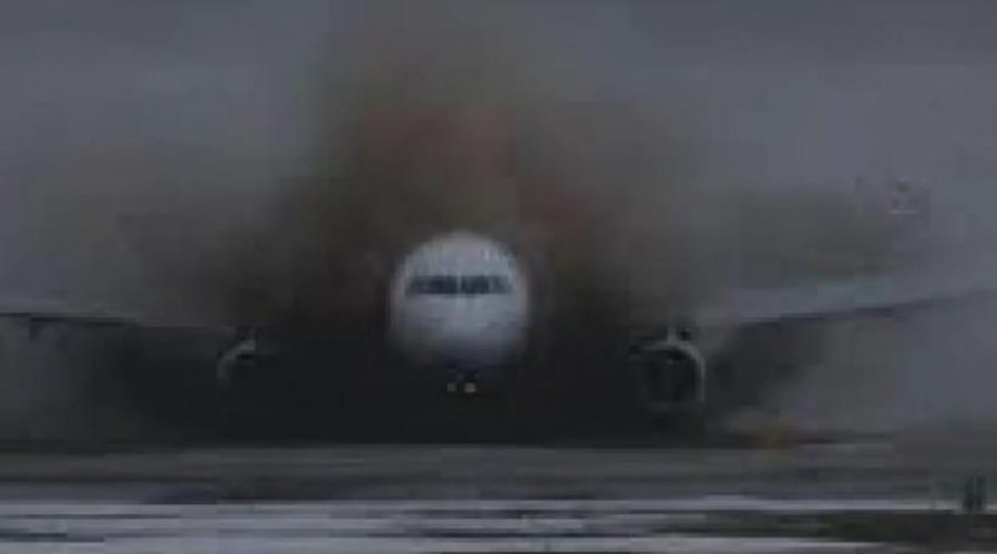 Ankth dhe frikë për 179 pasagjerë, avioni bën ulje të vështirë