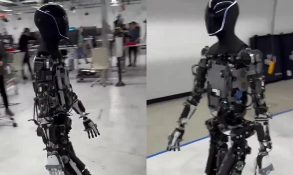 VIDEO/ Elon Musk shfaq robotin që ecën si njeri