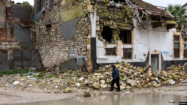 Një vit pas tërmeteve shkatërruese, OKB: Mbi 3 milionë persona të pastrehë në Turqi