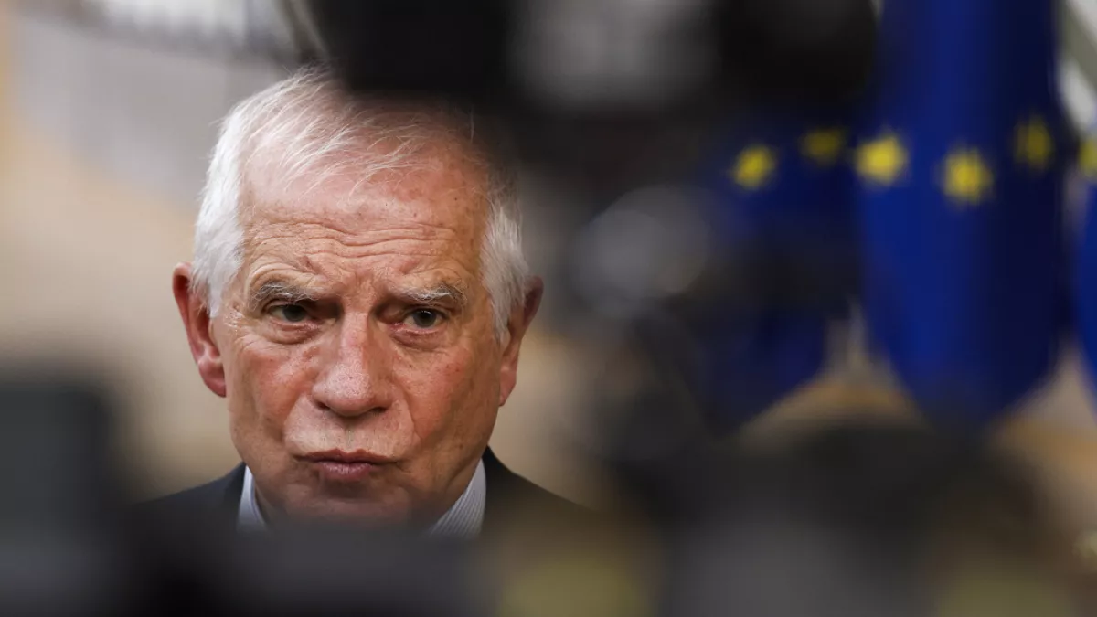 Borrell viziton Ukrainën, ndërkohë Zelenskyy i kërkon gjykatës të zgjasë ligjin ushtarak
