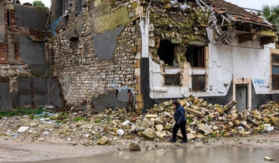 OKB: Mbi 3 milionë persona të pastrehë në Turqi një vit pas tërmeteve shkatërruese