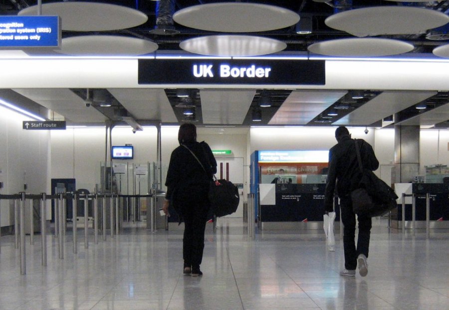 Shqiptarët e deportuar gjejnë rrugë të reja për t’u rikthyer në Mbretërinë e Bashkuar