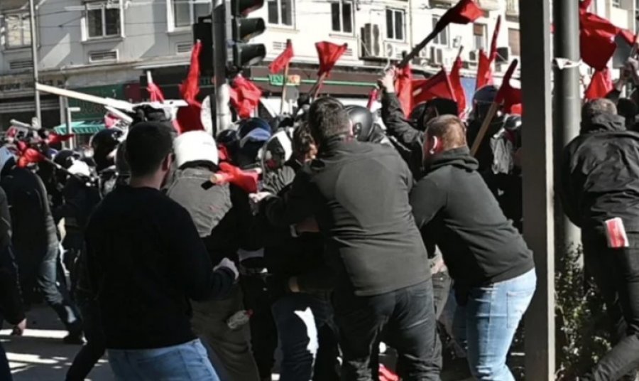 Studentët kundër hapjes së Universiteteve private, demostratë në qendër të Athinës, plagosen 8 të rinj
