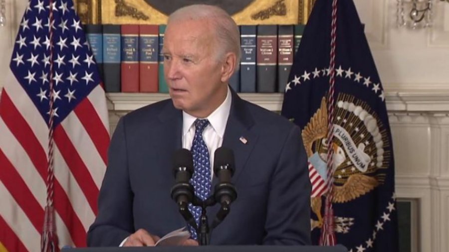 Raporti që vë në siklet Biden: Një i moshuar me kujtesë të dobët/ Presidenti zemërohet, por bën një tjetër gafë 