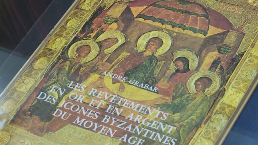 Më shumë se 80 libra e revista mbi bizantin i dhurohen bibliotekës kombëtare