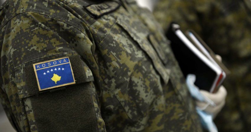 Rrokulliset kamioni i FSK-së, në rrugën Klinë-Gjakovë