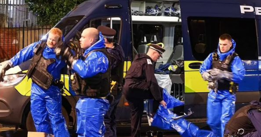 Panik në Londër, agresori merr peng pasagjerët e autobusit dhe i kërcënon se do i sulmojë me acid