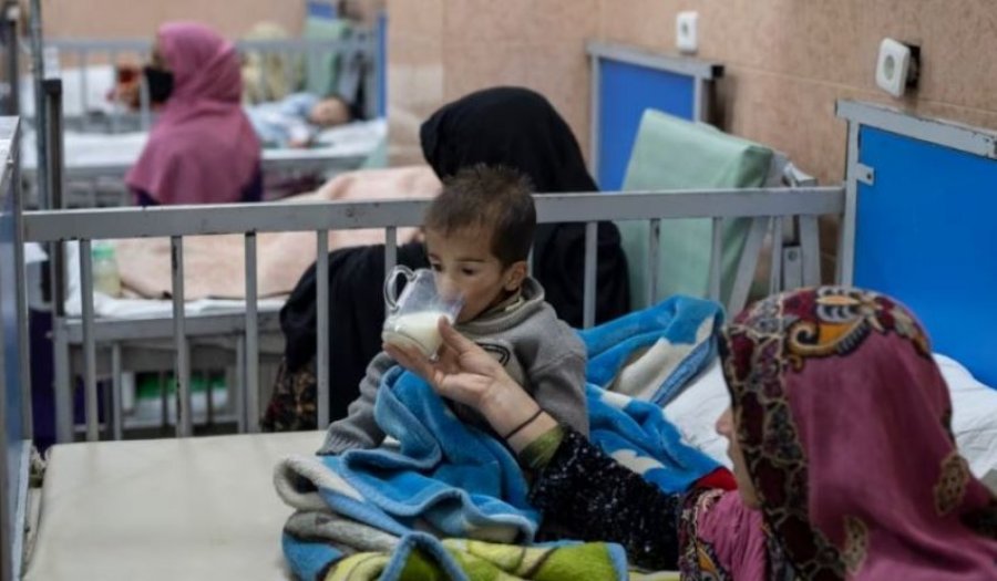 HRW: Mungesa e ndihmës nga jashtë ka shkaktuar krizë shëndetësore në Afganistan