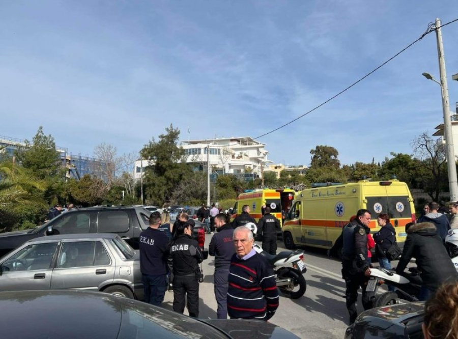Katër viktima nga masakra në Athinë, 70-vjeçari qëlloi në drejtim të punonjësve pasi u pushua nga puna