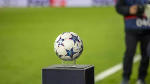 UEFA prezanton 'London’s ball', topin zyrtar të Champions League në vazhdim