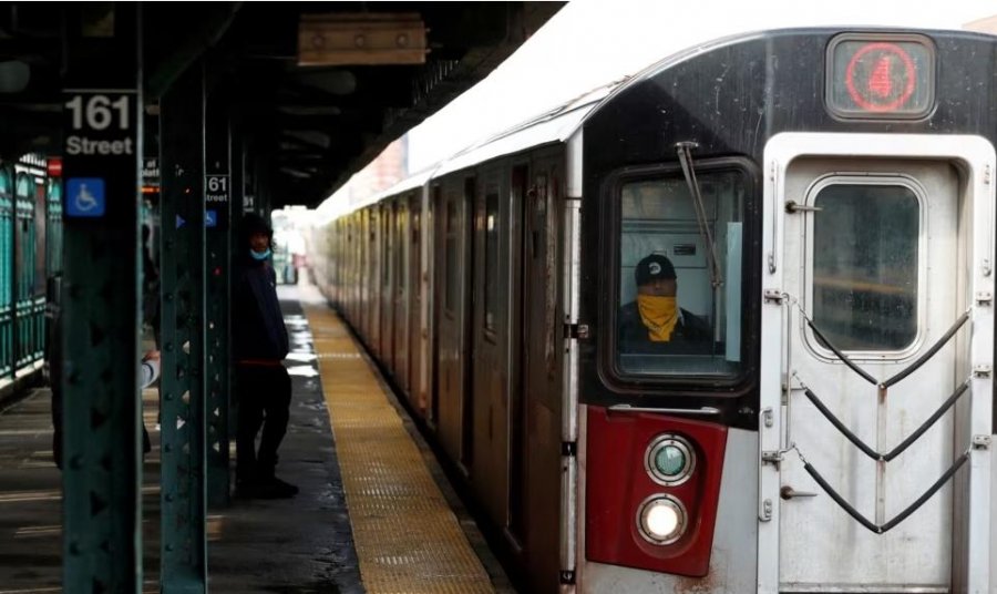 Një person vritet, pesë plagosen me armë zjarri në metronë e Nju Jorkut