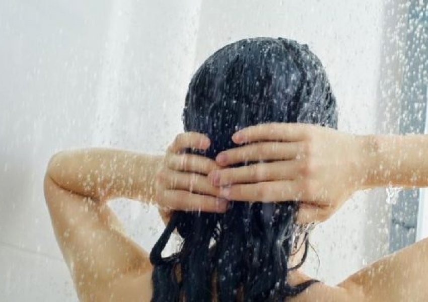 Çfarë i ndodh trupit tuaj nëse nuk bëni dush për dy ditë