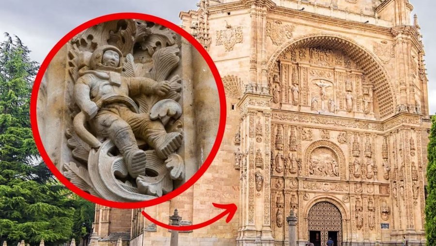 Statuja e një astronauti në kishën e viteve 1500 në Spanjë, si është e mundur?