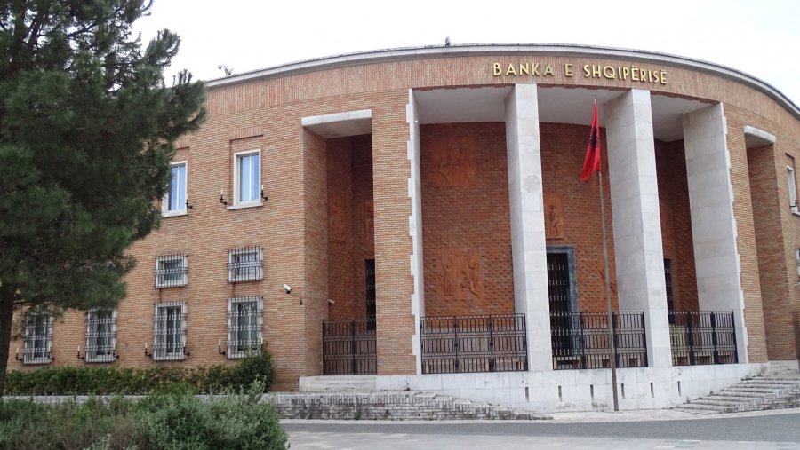 banka-e-shqiperise-kerkon-rritje-pagash-dhe-indeksim-per-personelin-e-saj