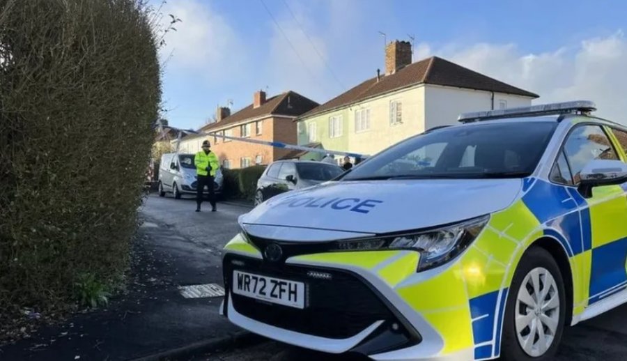 Horror në Britani, gjendet tre fëmijë të vrarë në një shtëpi