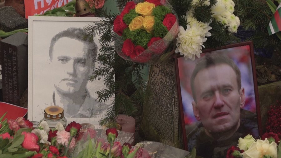 Vdekja e dyshimtë/ Nënës dhe avokatëve të Navalnit iu ndalohet hyrja në morg