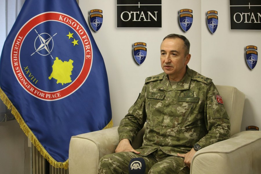 Komandanti i KFOR-it kërkon përgjegjësi për sulmin në Banjskë