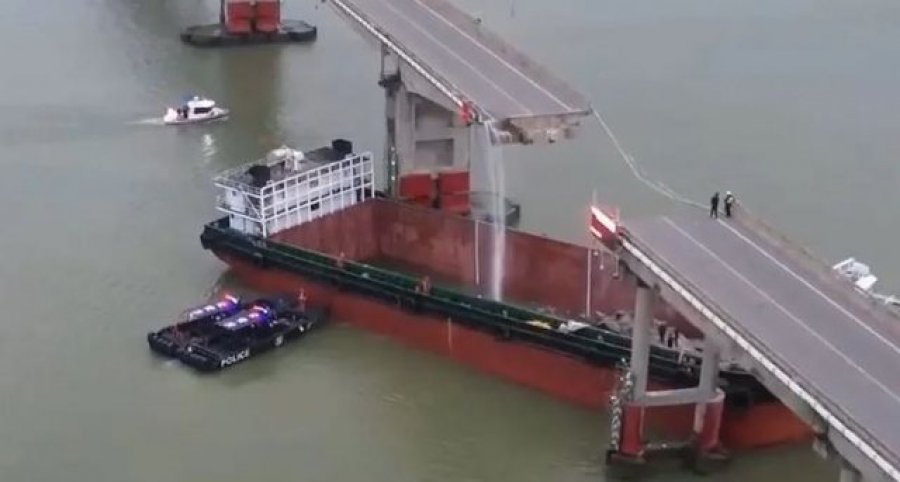 Anija shemb urën në Kinë, humbin jetën dy persona