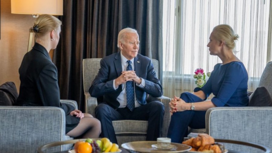 Biden takohet me gruan dhe vajzën e Navalnyt, paralajmëron sanksione të ashpra kundër Rusisë