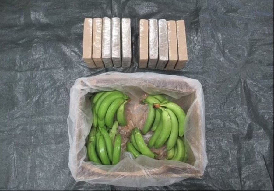 Paleta të tëra me kokainë, kapet në Angli sasia më e madhe e drogës në banane