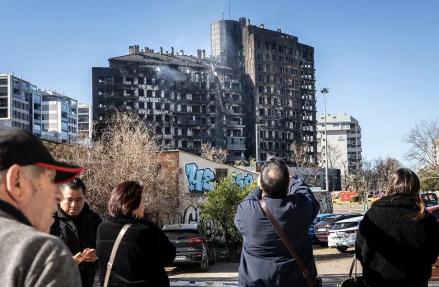 Të paktën 10 persona kanë vdekur nga zjarri në kompleksin e banesave në Valencia