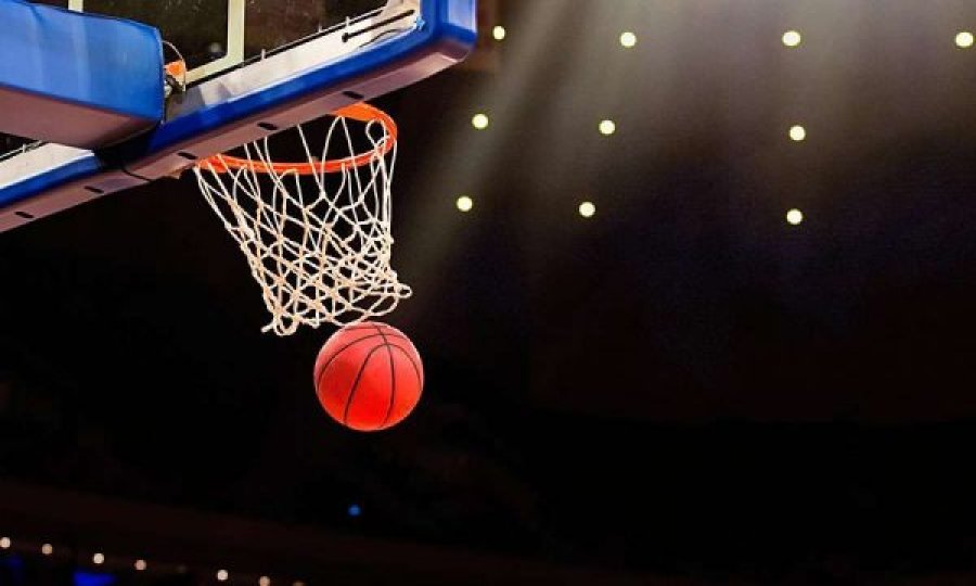 Ngjarje tragjike në Tiranë, 16-vjeçari humbet jetën në fushën e basketbollit