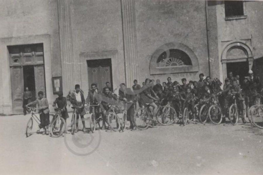Në 1926, rregullorja e parë e biçikletave në Shqipëri, me ndalesa dhe gjoba  